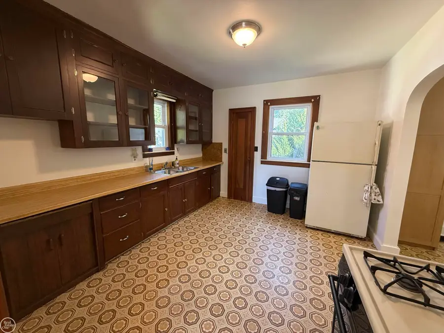 33 High ST, Mount Clemens, MI 48043 - #3