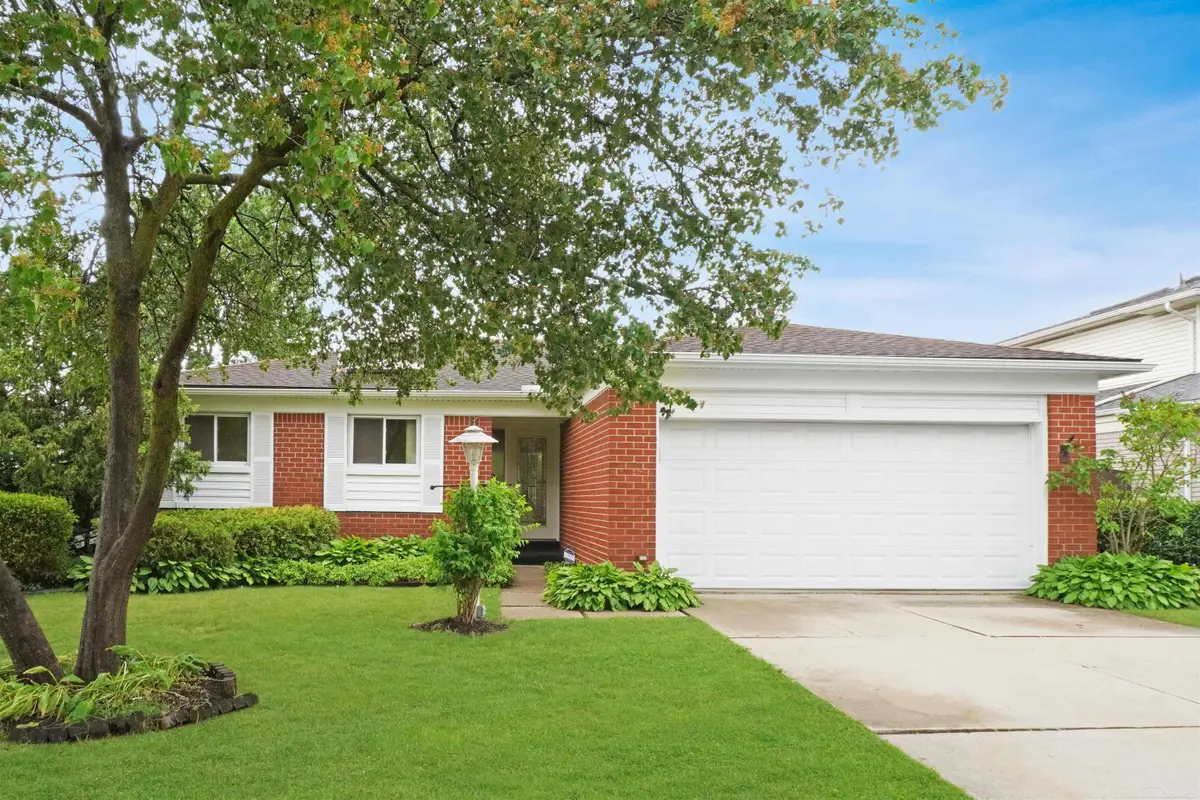 33726 Dyar CT, Sterling Heights, MI 48310 - #1