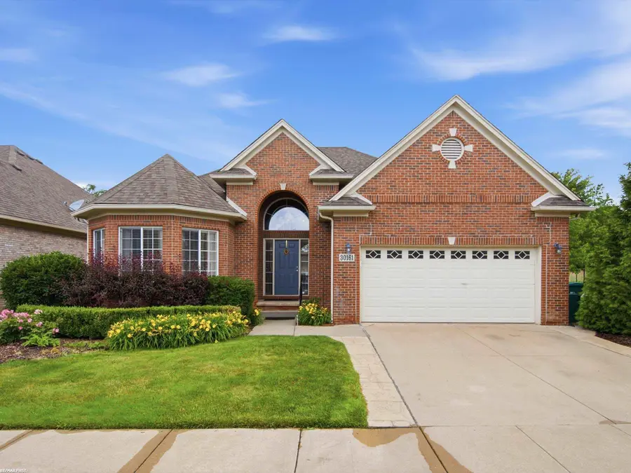 30161 Trailwood DR, Warren, MI 48092 - #2