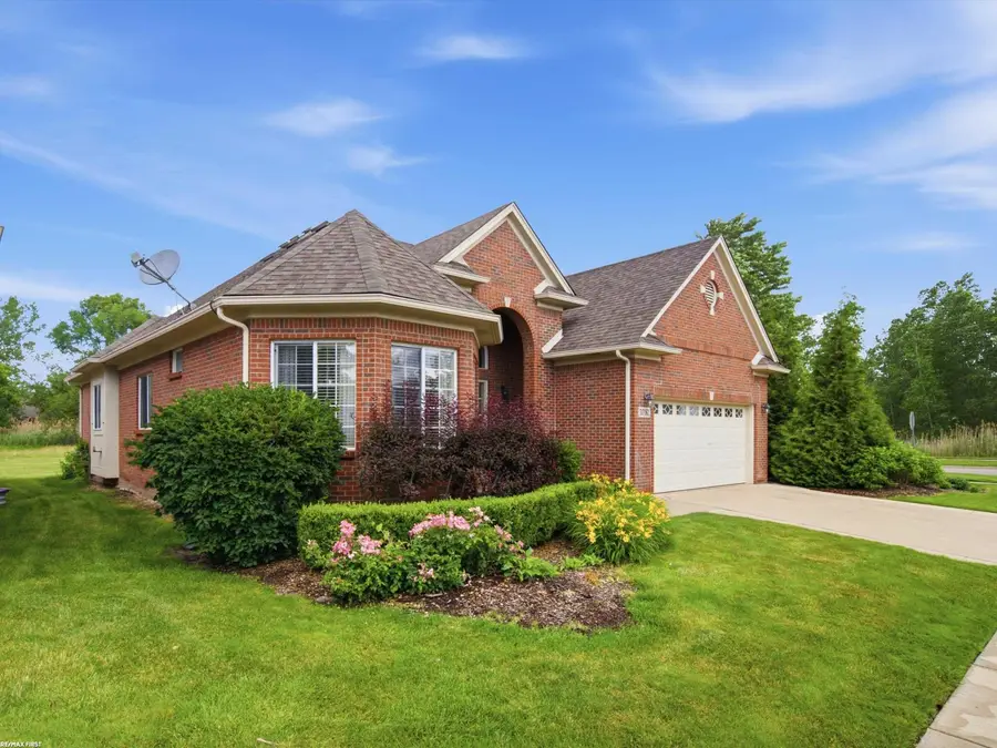 30161 Trailwood DR, Warren, MI 48092 - #3