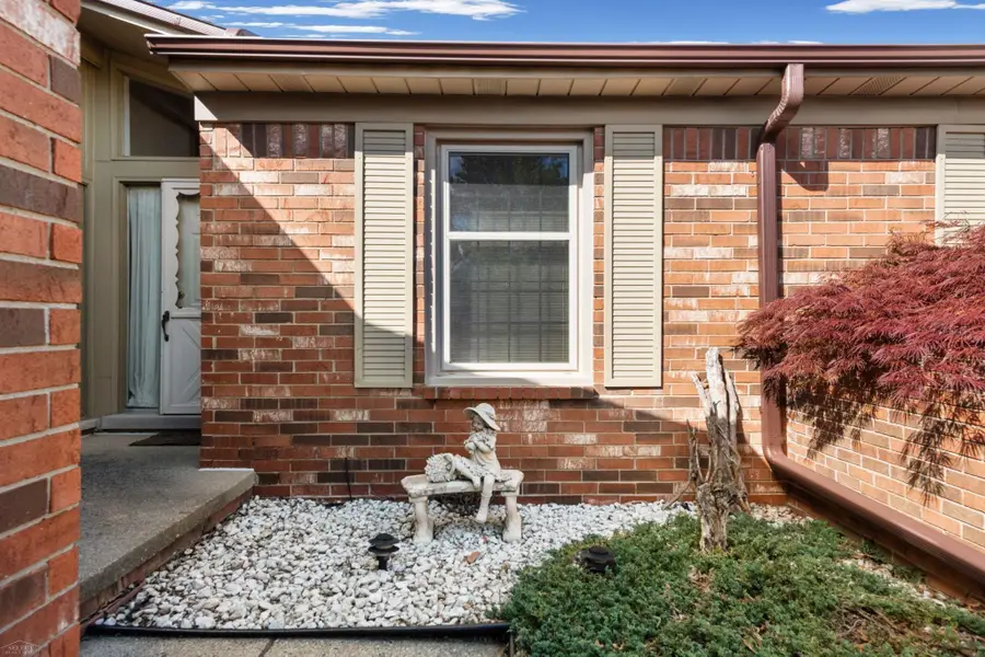 49431 Ferrisburg CT, Shelby, MI 48315 - #2