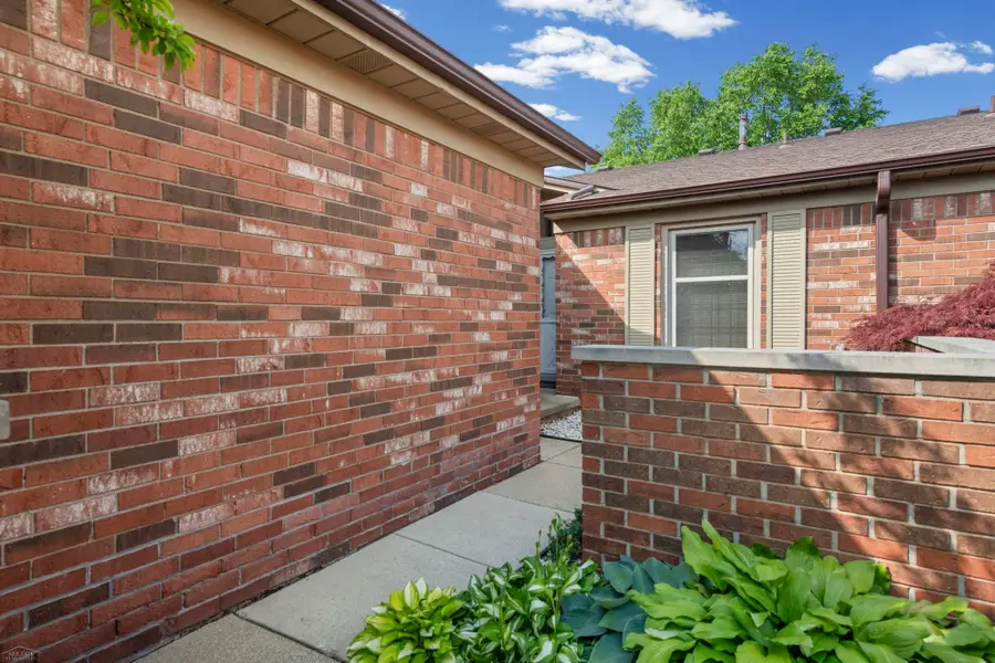 49431 Ferrisburg CT, Shelby, MI 48315 - #3