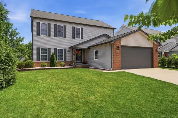 45622 Lone Pine LN, Macomb, MI 48044