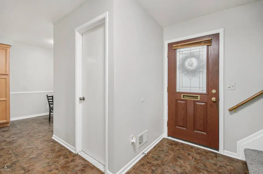 889 Kirts BLVD, Troy, MI 48084 - #2
