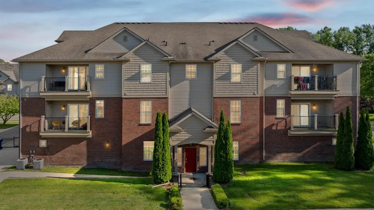5656 Flagstaff Pines DR, Shelby, MI 48317 - #1