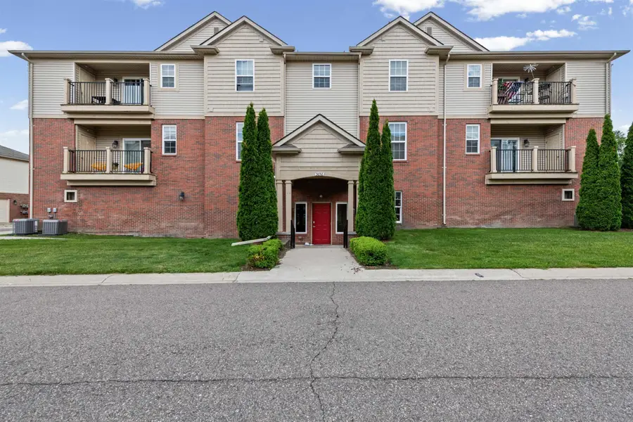 5656 Flagstaff Pines DR, Shelby, MI 48317 - #3