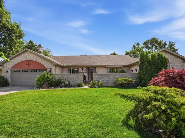 42424 Tessmer DR, SterlingHeights, MI 48314