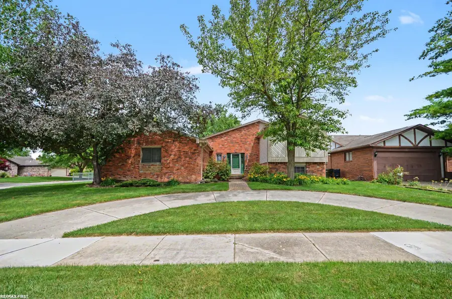 38258 Luxbury CT, Sterling Heights, MI 48312 - #2