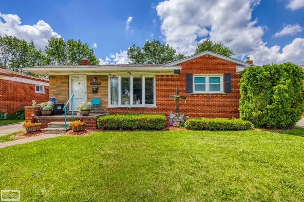 31557 Kelly RD, Fraser, MI 48026