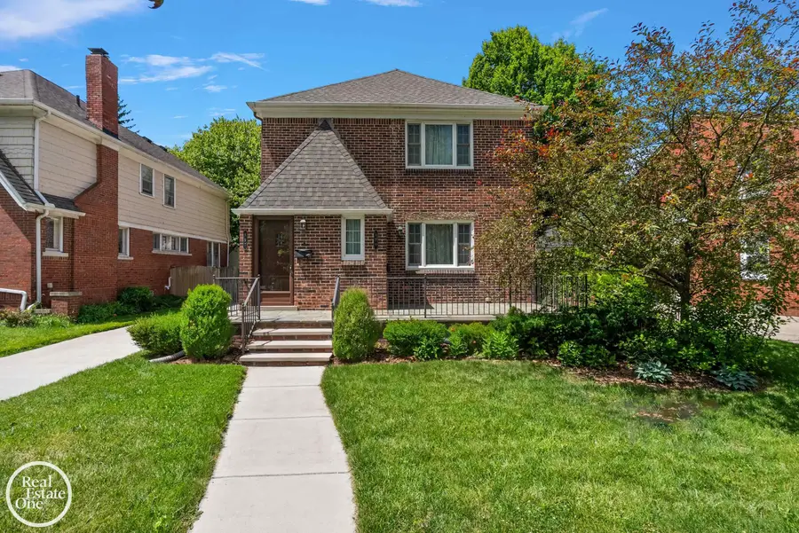 897 Rivard BLVD, Grosse Pointe, MI 48230 - #2