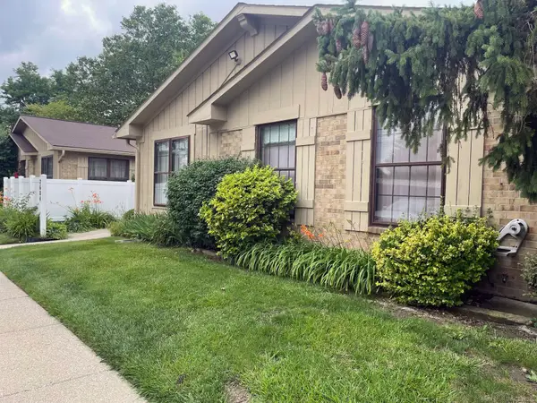 2684 Roundtree DR, Troy, MI 48083