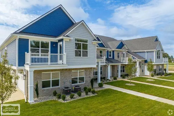 32968 Antrim DR, Chesterfield, MI 48047