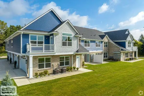 32956 Antrim DR, Chesterfield, MI 48047