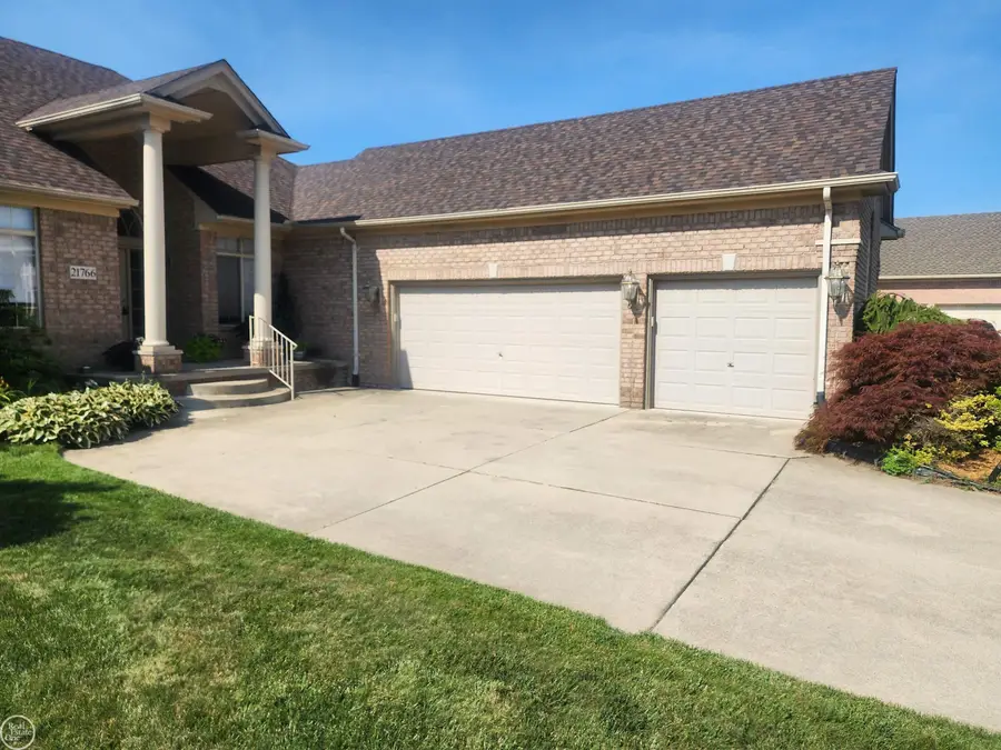 21766 Ambassador DR, Macomb, MI 48044 - #3