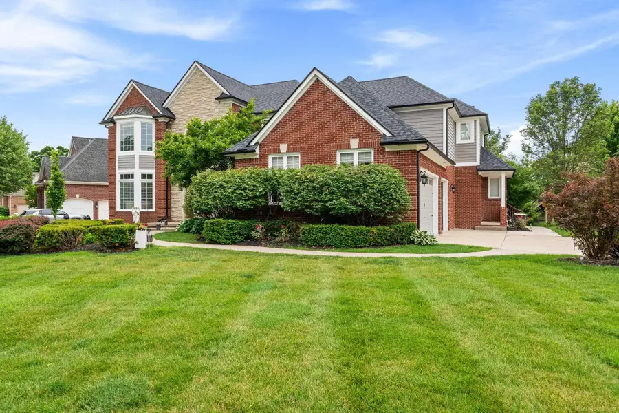 2250 Hawthorne DR, Utica, MI 48316 - #3