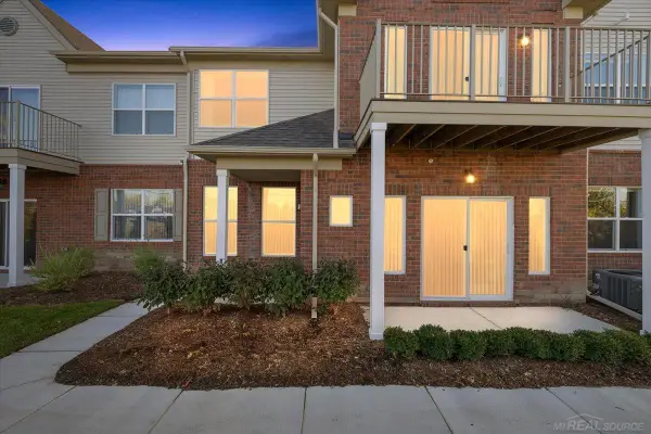 8280 Heywood CIR, SterlingHeights, MI 48312