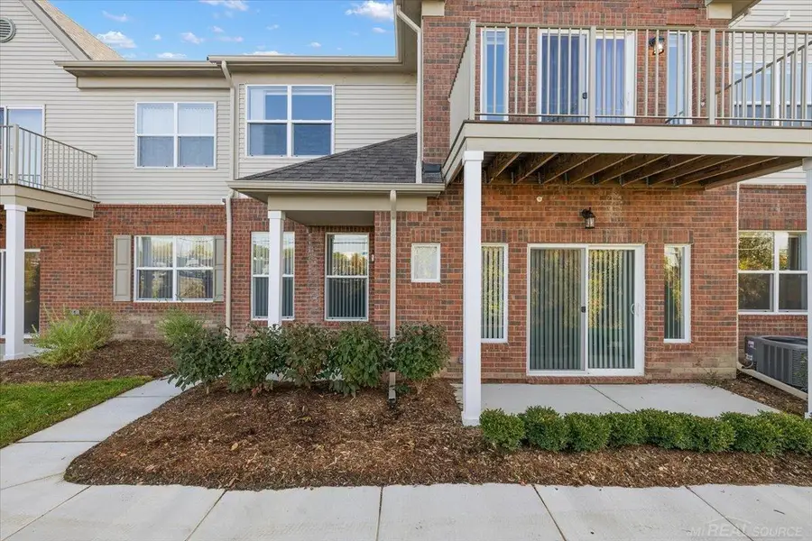 8280 Heywood CIR, Sterling Heights, MI 48312 - #2