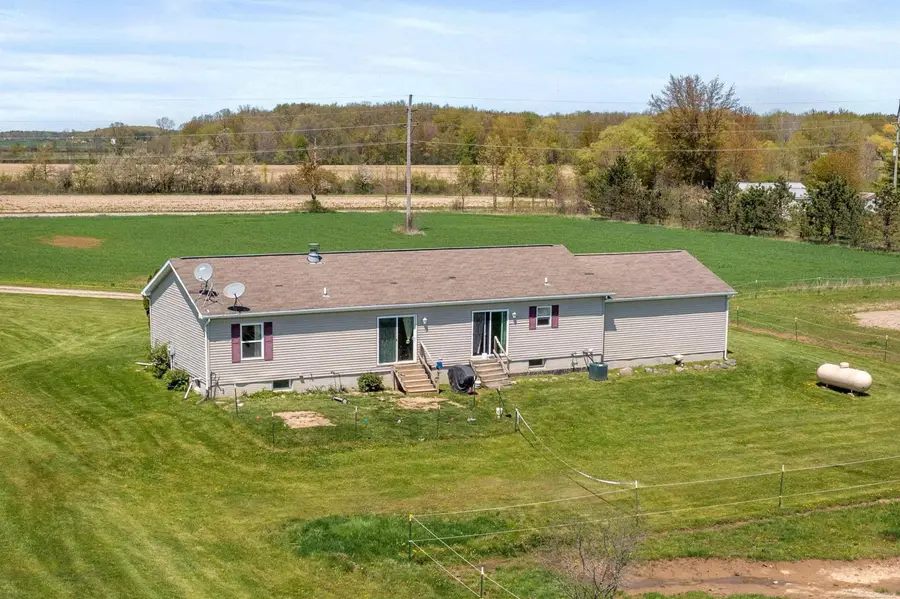 7613 Fisher RD, Avoca, MI 48006 - #3