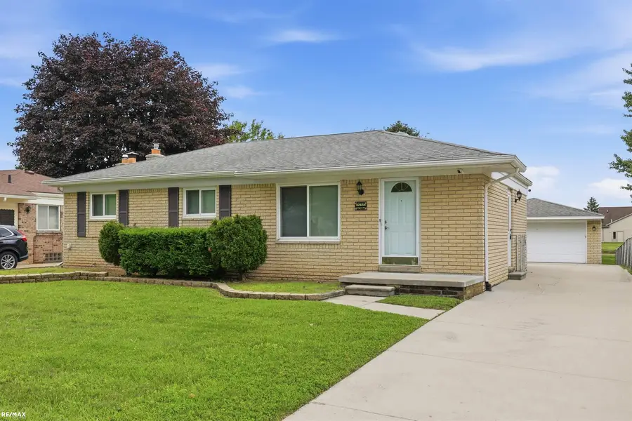42654 Rutgers DR, Sterling Heights, MI 48313 - #2