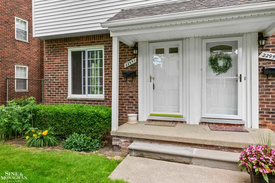 22951 Lee CT, Saint Clair Shores, MI 48080 - #2