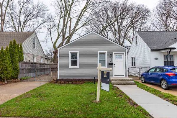 20925 Ridgemont RD, HarperWoods, MI 48225