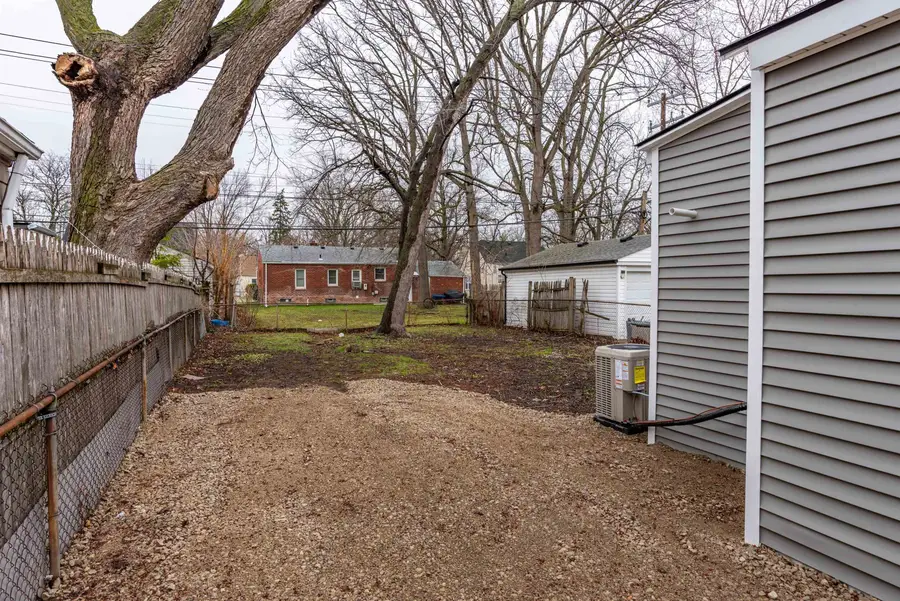 20925 Ridgemont RD, Harper Woods, MI 48225 - #2