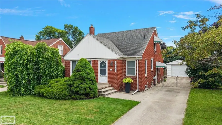 16504 Toepfer DR, Eastpointe, MI 48021 - #2