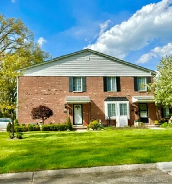 22801 Overlake ST, StClairShores, MI 48080