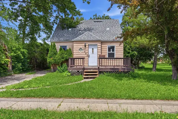 18545 Huntington AVE, HarperWoods, MI 48225
