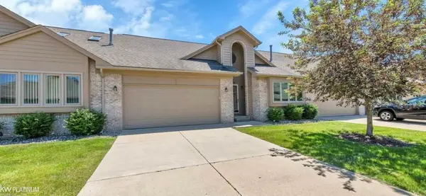 32914 Whispering LN, Chesterfield, MI 48047