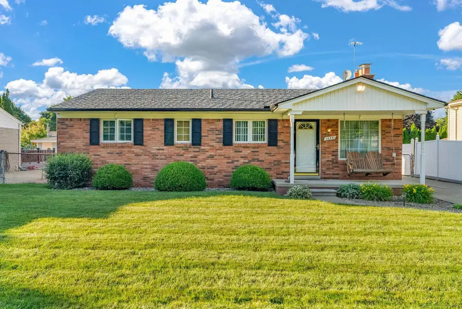 14551 Debbie DR, Sterling Heights, MI 48313 - #2