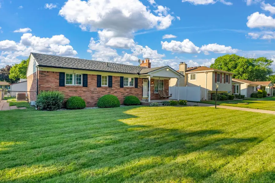 14551 Debbie DR, Sterling Heights, MI 48313 - #3