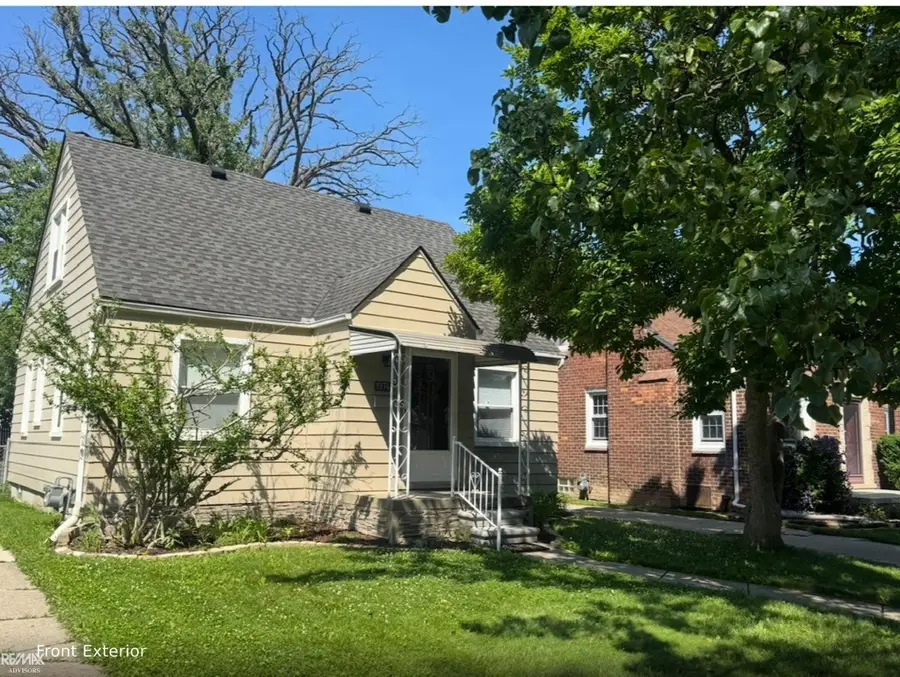 19749 Washtenaw ST, Harper Woods, MI 48225 - #3