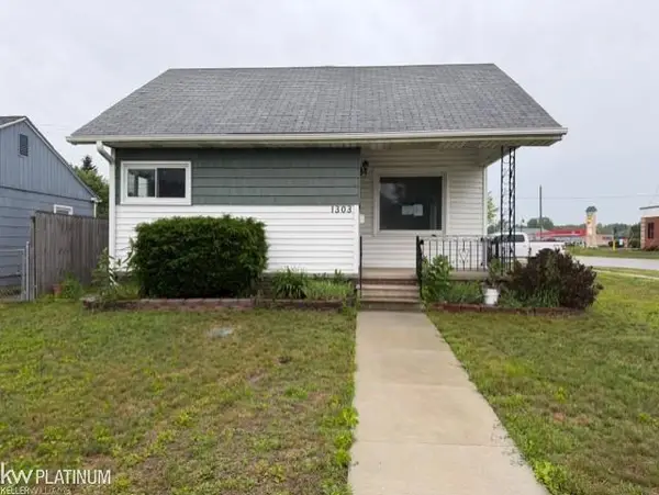 1303 23RD ST, PortHuron, MI 48060