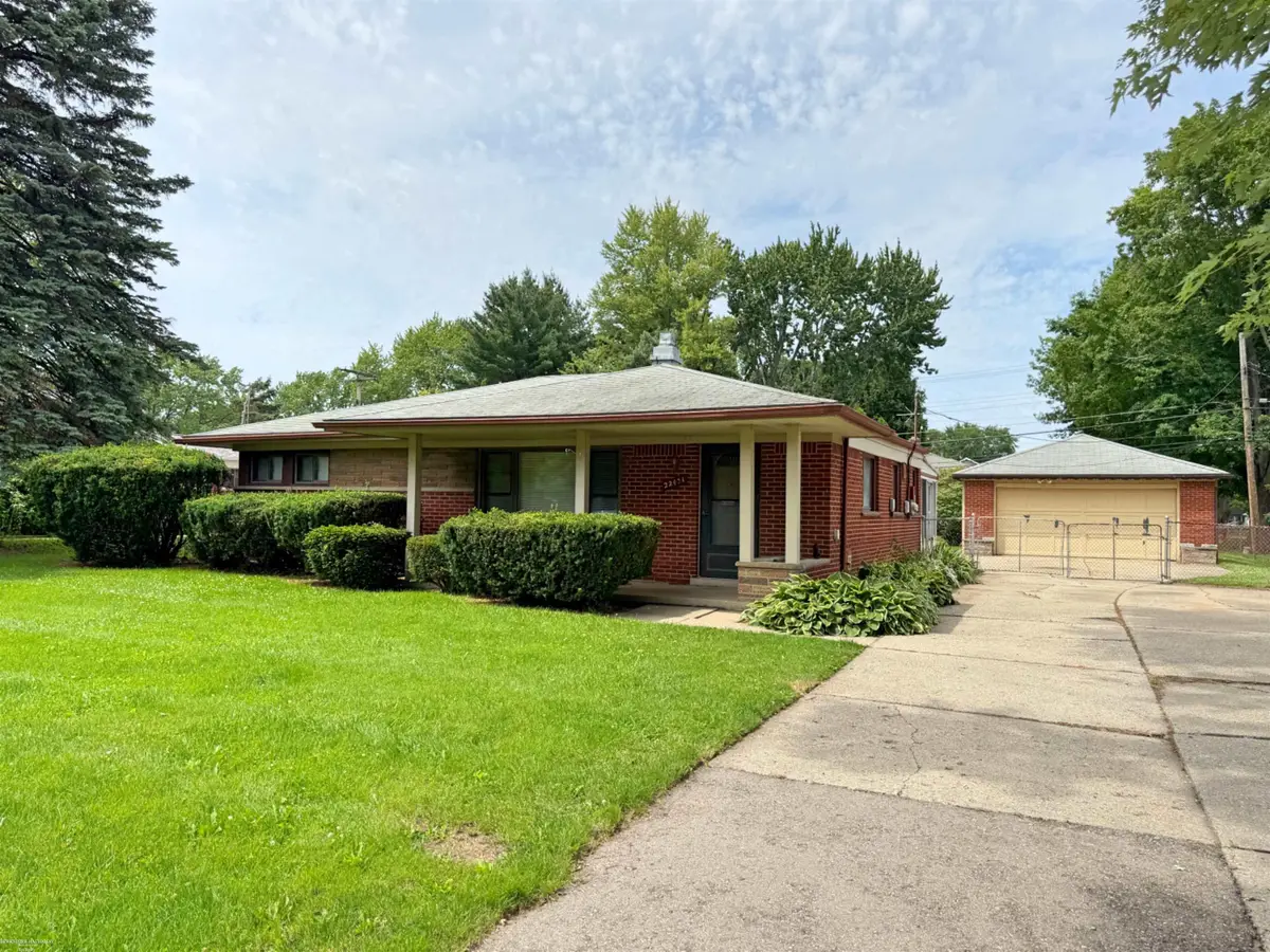 22431 Remick DR, Clinton Township, MI 48035 - #1
