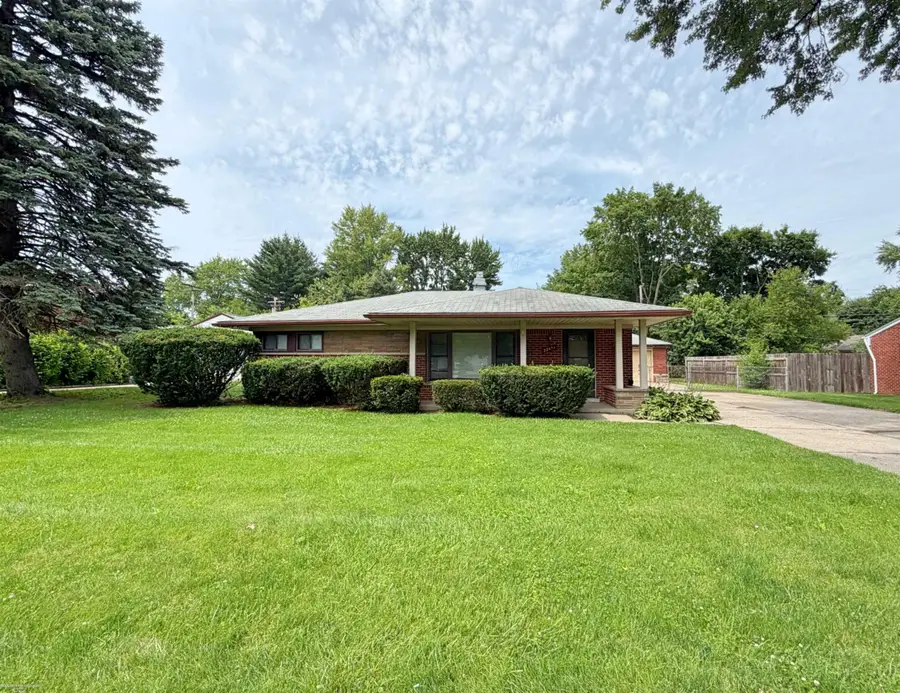 22431 Remick DR, Clinton Township, MI 48035 - #2