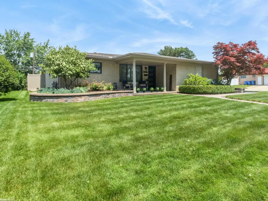 14337 Ivanhoe ST, Warren, MI 48088 - #2