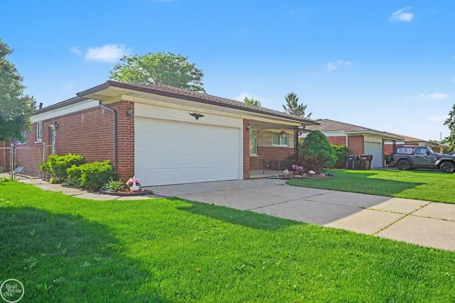 33316 Mina DR, Sterling Heights, MI 48312 - #2
