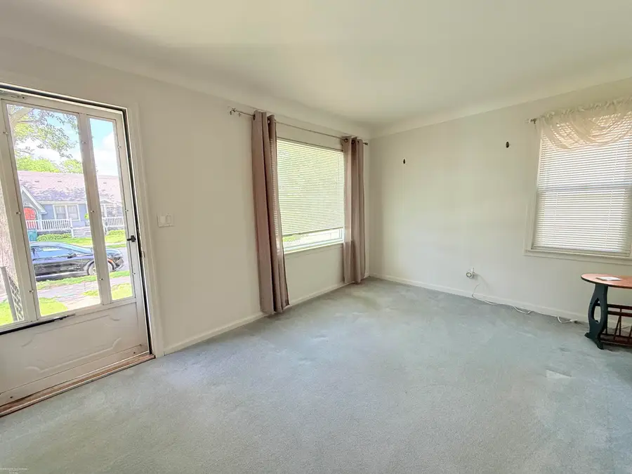 536 E Shevlin AVE, Hazel Park, MI 48030 - #2