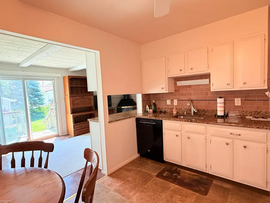 536 E Shevlin AVE, Hazel Park, MI 48030 - #3
