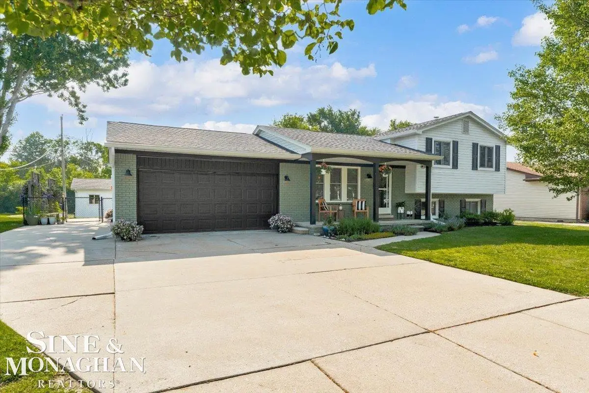 855 Montana ST, Marysville, MI 48040 - #1