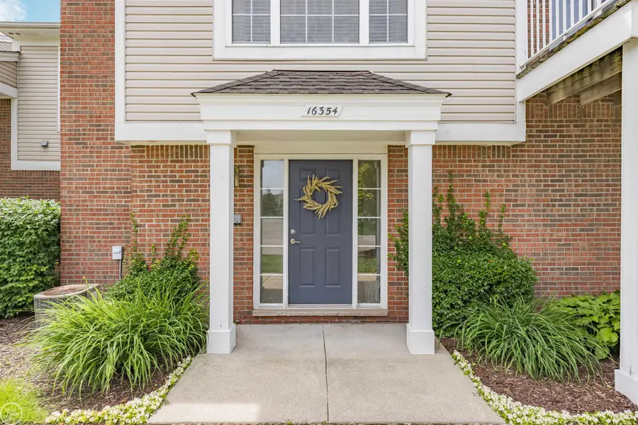 16354 Chatham DR, Macomb, MI 48044 - #3