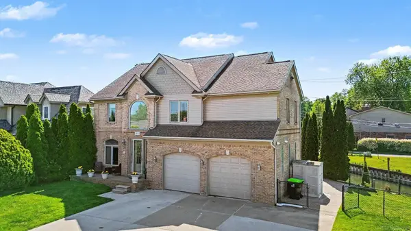 38035 Pointe Rosa ST, HarrisonTownship, MI 48045