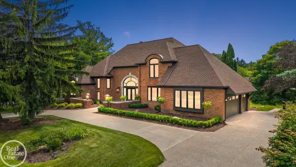 4585 Kiftsgate BND, BloomfieldHills, MI 48302