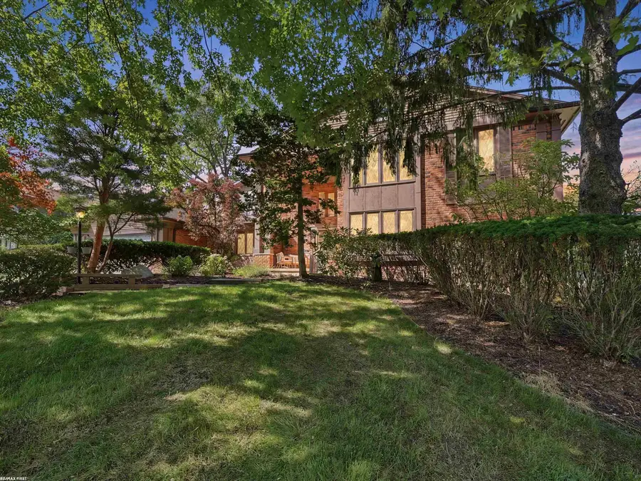 4677 Rolling Ridge RD, West Bloomfield, MI 48323 - #2