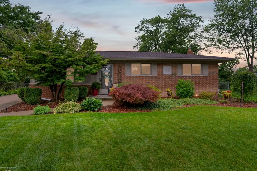 41563 Cimarron ST, Clinton, MI 48038 - #2