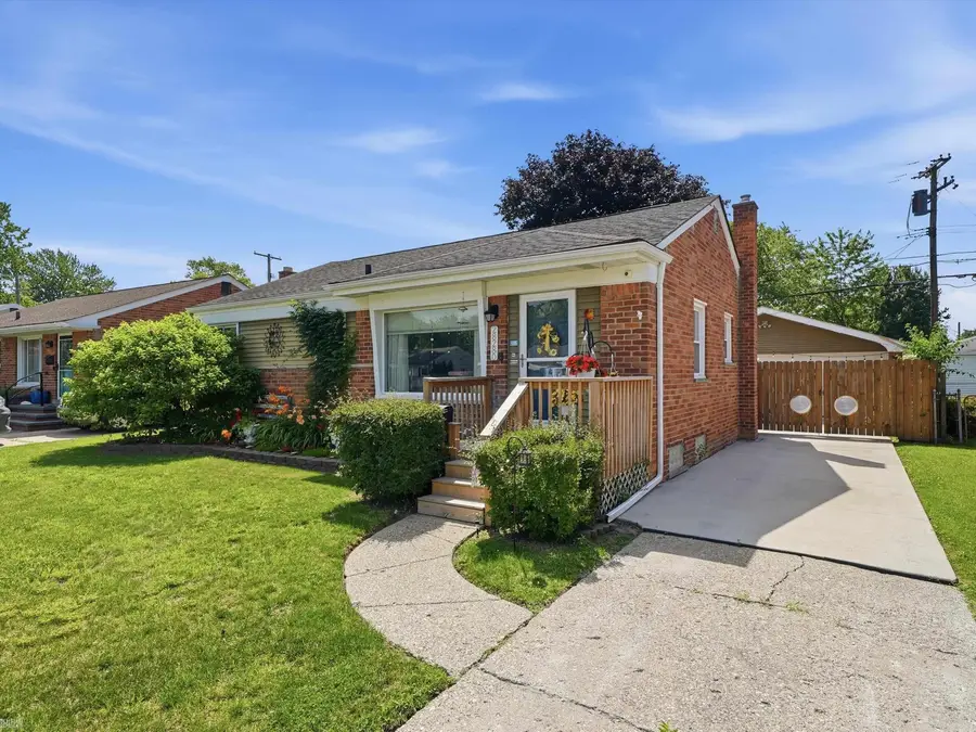 28280 Edward AVE, Madison Heights, MI 48071 - #3