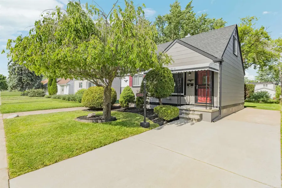 24416 Lauren AVE, Warren, MI 48089 - #2