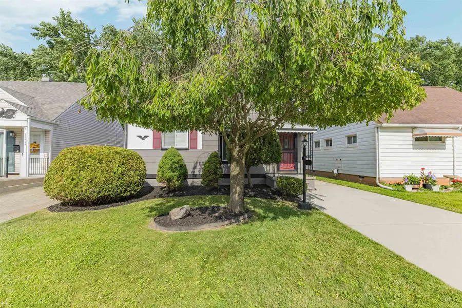 24416 Lauren AVE, Warren, MI 48089 - #3