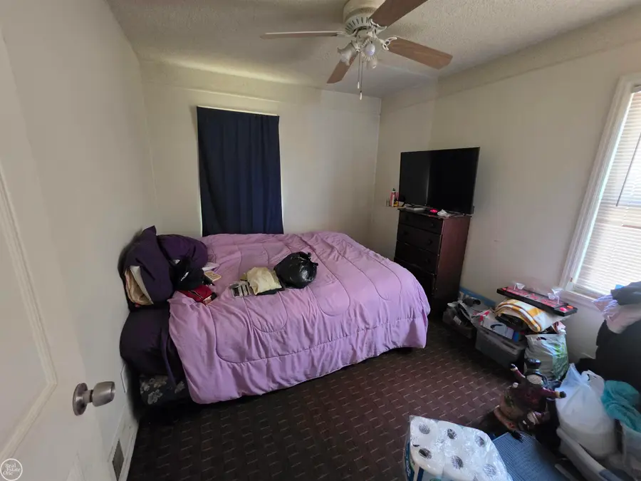 805 E pearl AVE, Hazel Park, MI 48030 - #2